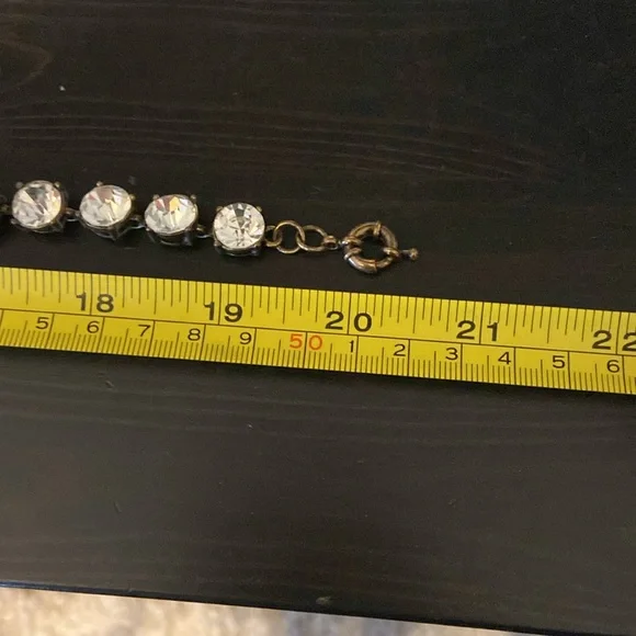 White crystal/faux diamond necklace - Picture 7 of 8